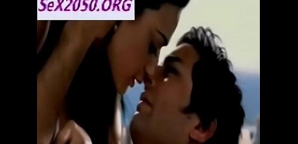 Preity-Zinta-Kissing-Saif-Ali-Khan 1